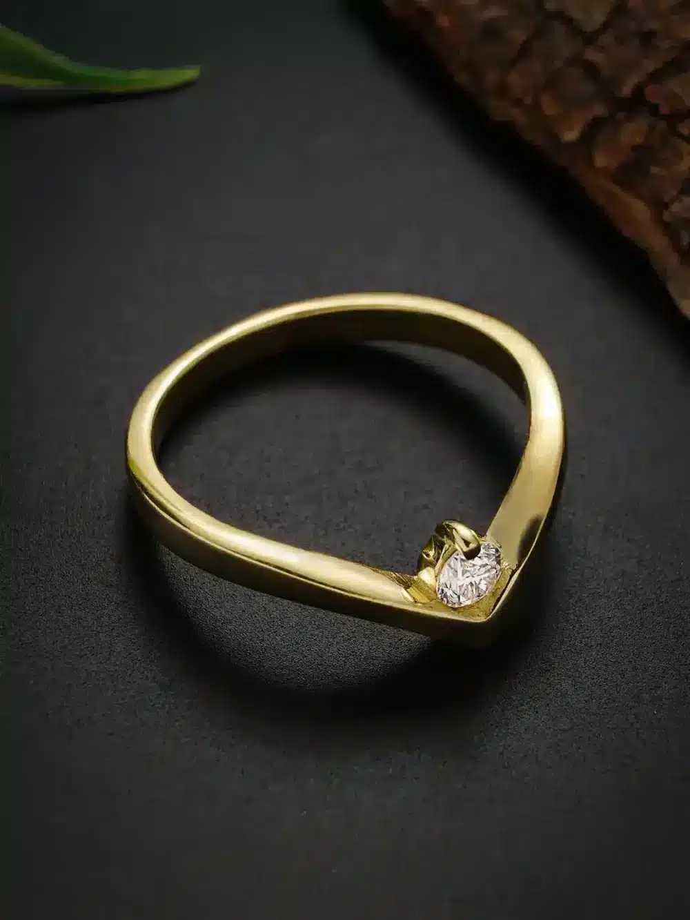 Twist of destiny moissanite diamond ring