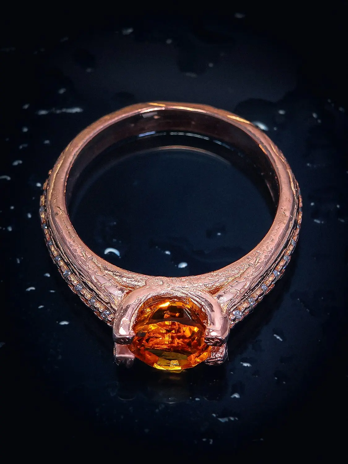 Luxurious citrine ring Top view of the luxurious citrine ring, showcasing the premium citrine and vvs1 d-color moissanite stones