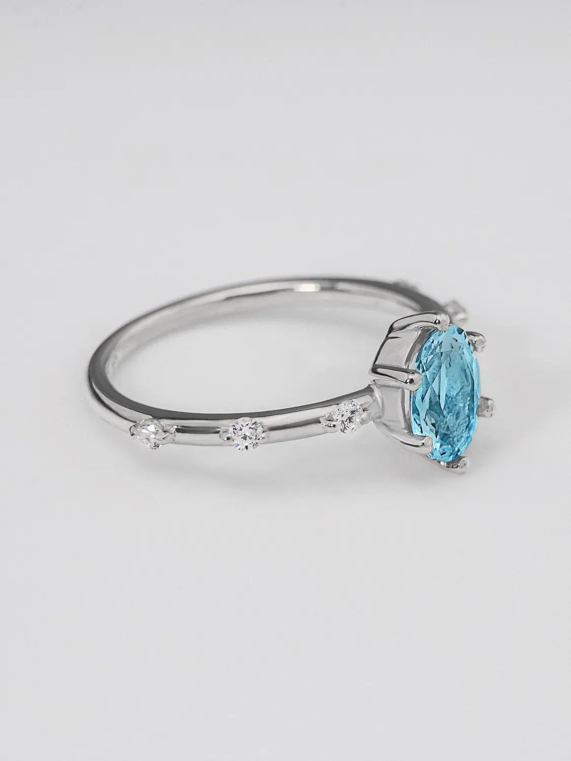 Blue topaz moissanite ring Luxurious blue topaz and moissanite ring in 925 sterling silver