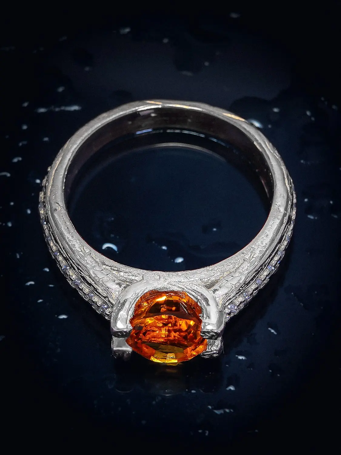 Luxurious citrine ring Top view of the luxurious citrine ring, showcasing the premium citrine and vvs1 d-color moissanite stones