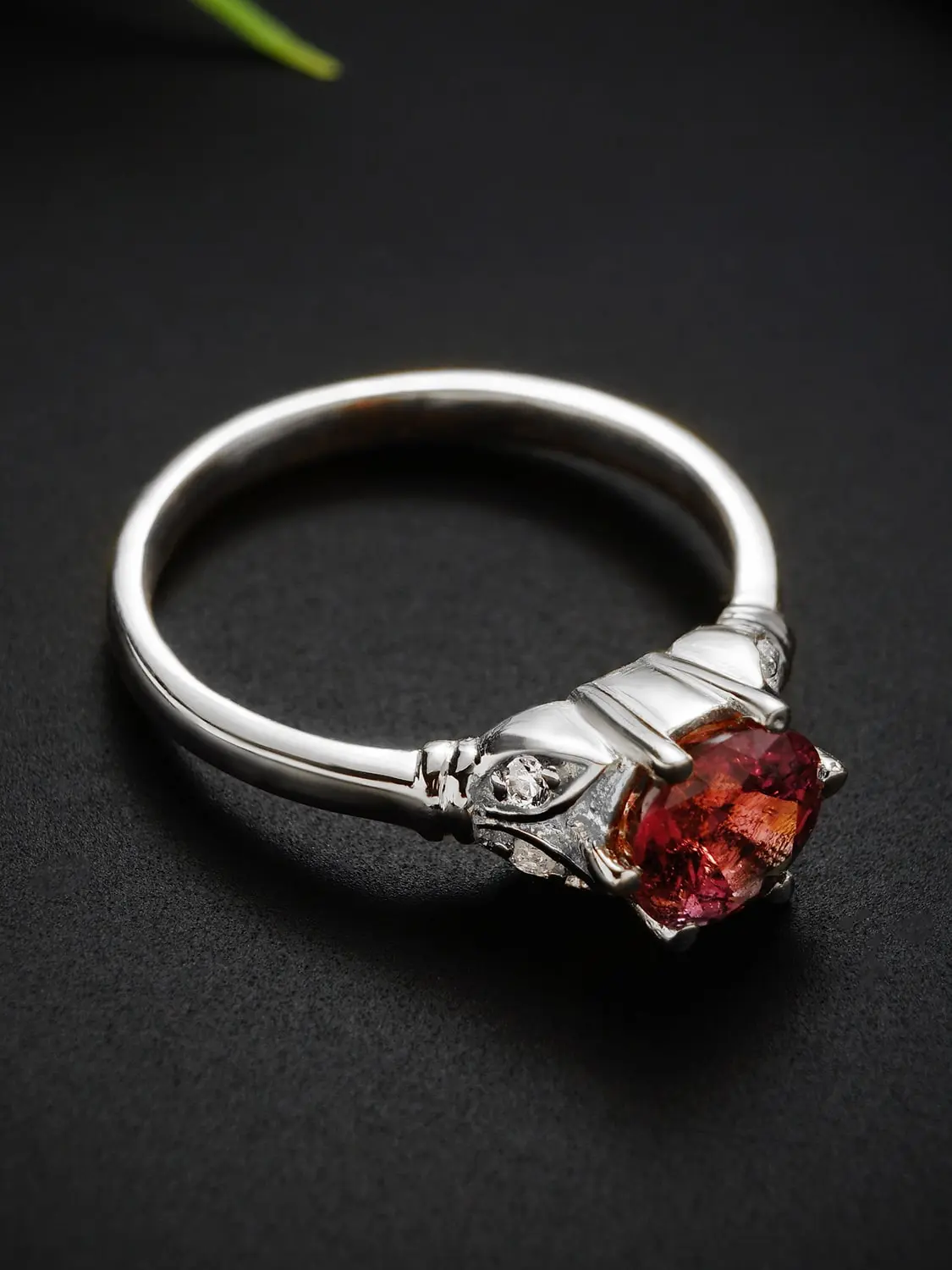Luxurious rubellite tourmaline ring with white gold plating